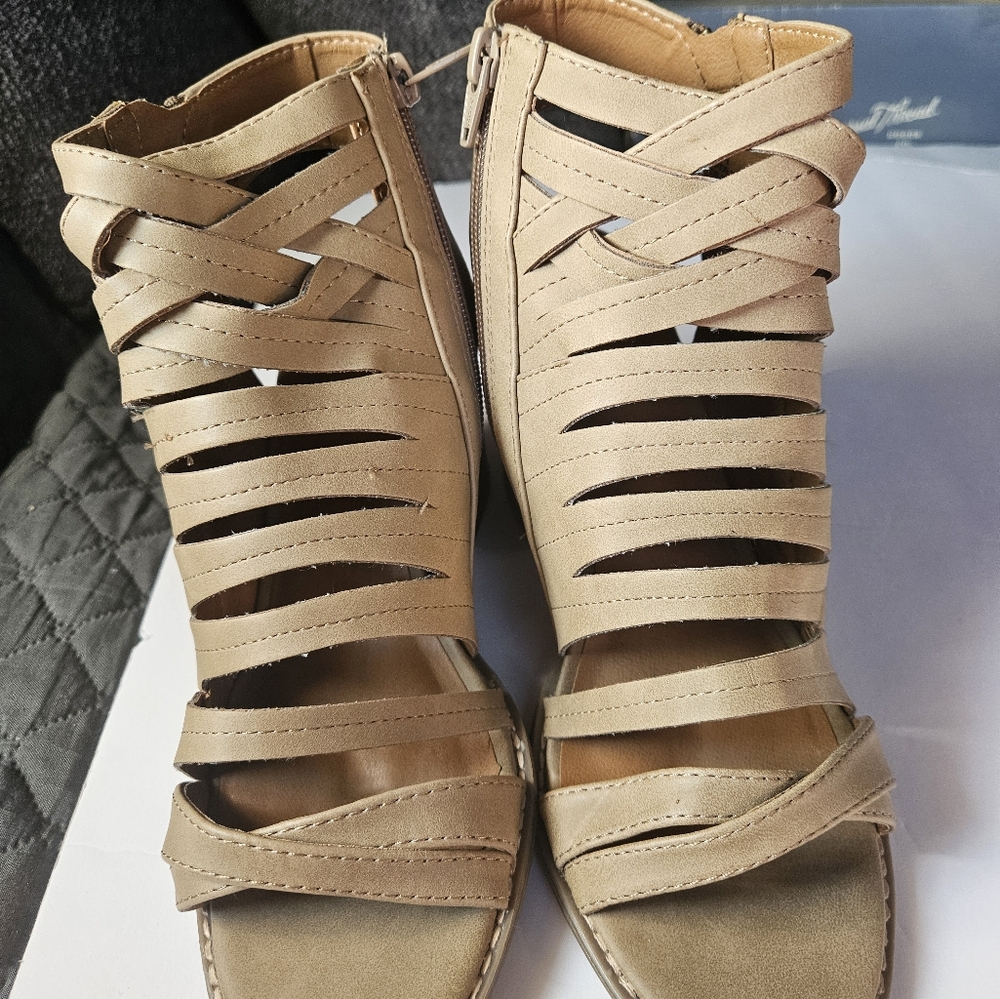 Universal Thread Booties Color Taupe Size 9 1/2 - image 1